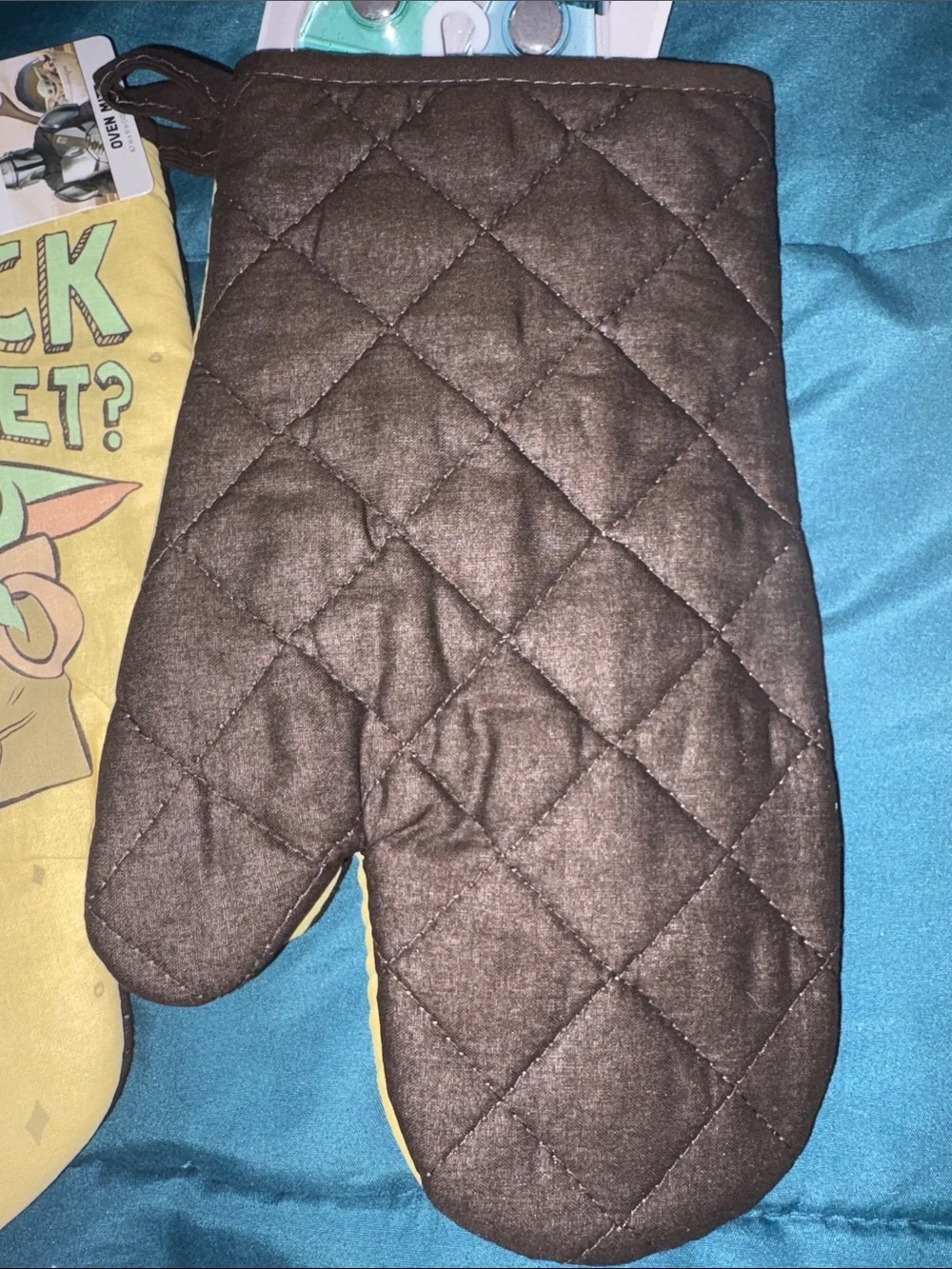 Star Wars The Mandalorian 'Snack Time Yet?' Baby Yoda Mitts & magnetic clips